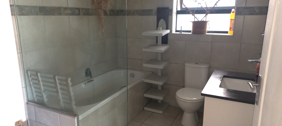 2 Bedroom Property for Sale in Fraaiuitsig Western Cape